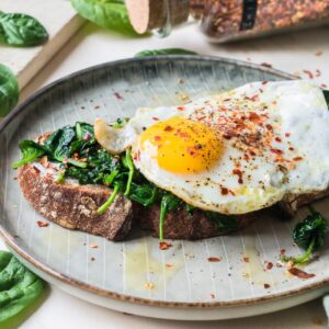 Fromage ,Epinards, oeuf, et tomate fraiche